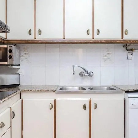 Cosy 3bdr Flat, 8mins To La Ramblas * Barcelona