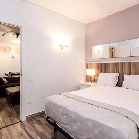 Cosy 3bdr Flat, 8mins To La Ramblas Apartment