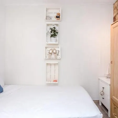 Apartment Cosy 3bdr Flat, 8mins To La Ramblas *