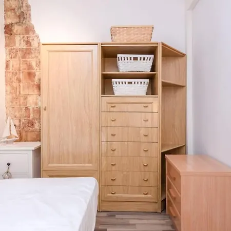 Cosy 3bdr Flat, 8mins To La Ramblas *